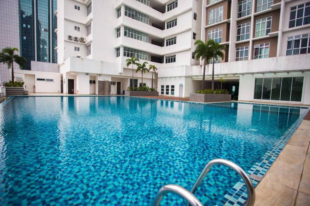 New Skysuites Lovely 2 Bedroom 4-6Pax Джохор-Бару Екстер'єр фото