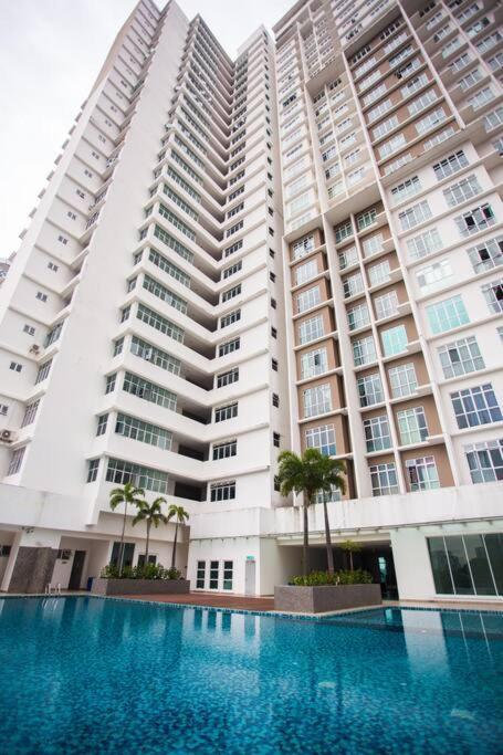 New Skysuites Lovely 2 Bedroom 4-6Pax Джохор-Бару Екстер'єр фото
